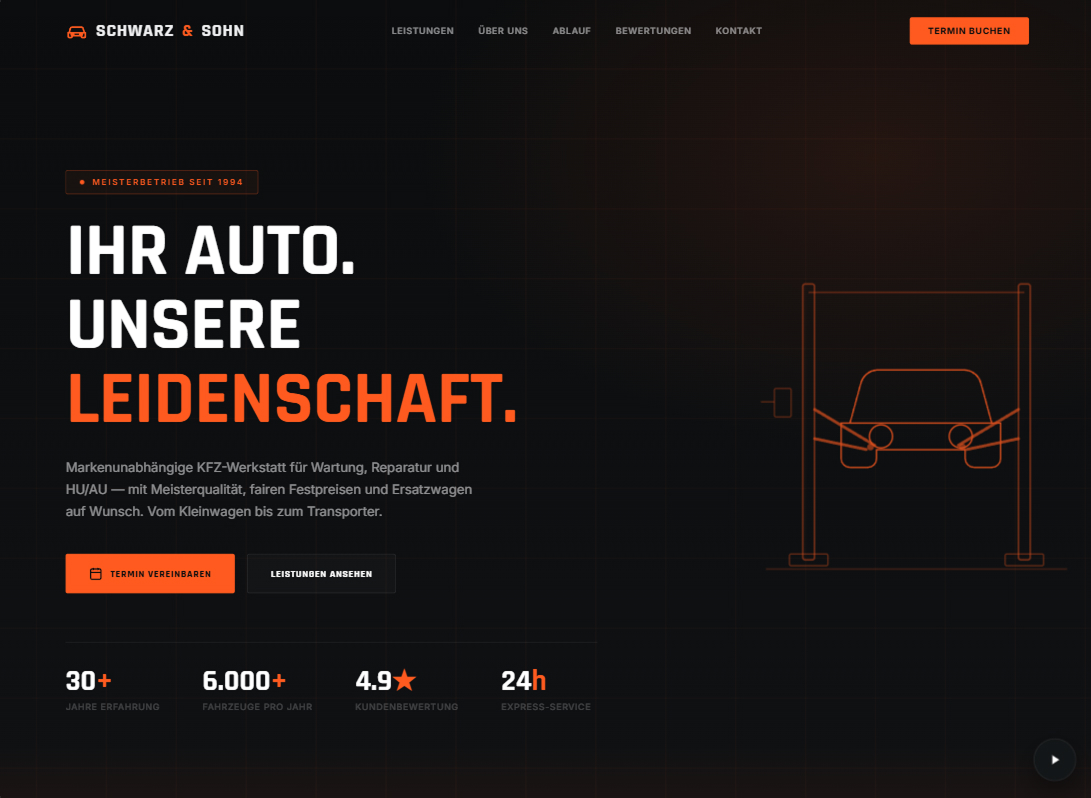 KFZ-Mechatroniker bei der Reparatur in einer modernen Werkstatt
